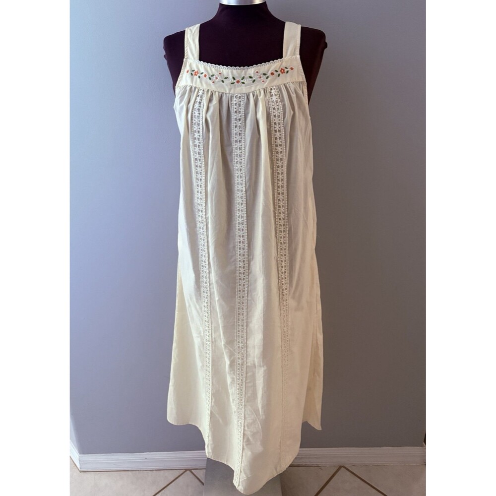 Yozly Nightgown Size Medium Cream Cottagecore Embroidered Floral Dress Pockets